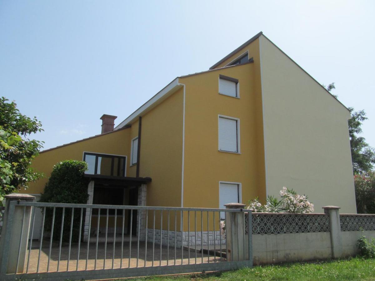 Apartments Zvezdica*** With Garden Zambratija  Buitenkant foto