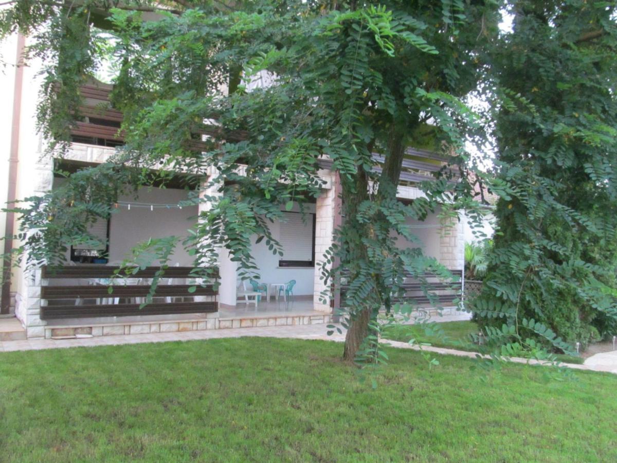 Apartments Zvezdica*** With Garden Zambratija  Buitenkant foto